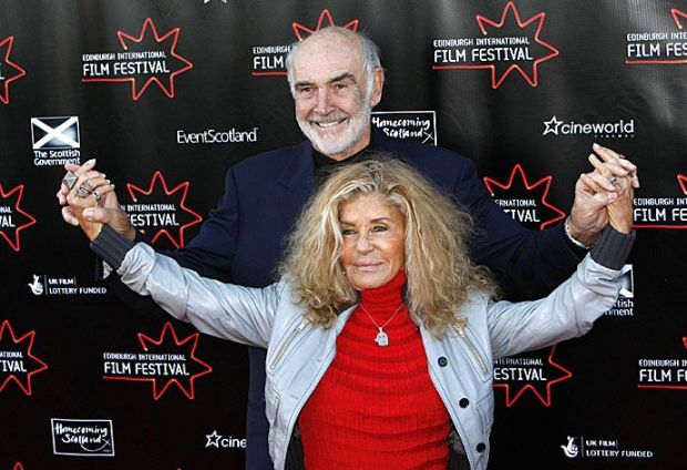 British actor Sean Connery poses with his wife Micheline Roquebrune on the red carpet before attending the screening of director Sam Mende's new film 'Away We Go' at the Edinburgh International Film Festival, Scotland June 17, 2009. REUTERS/David Moir (BRITAIN ENTERTAINMENT)