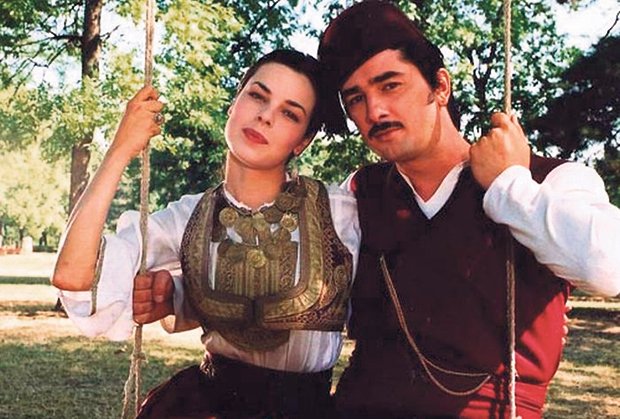 Vojin Ćetković i Katarina Radivojević u filmu ,,Zona Zamfirova"